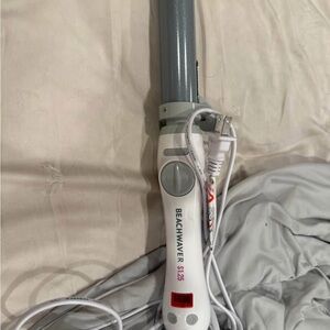 Beachwaver S1.25 Rotating Curling Iron in White and Gray